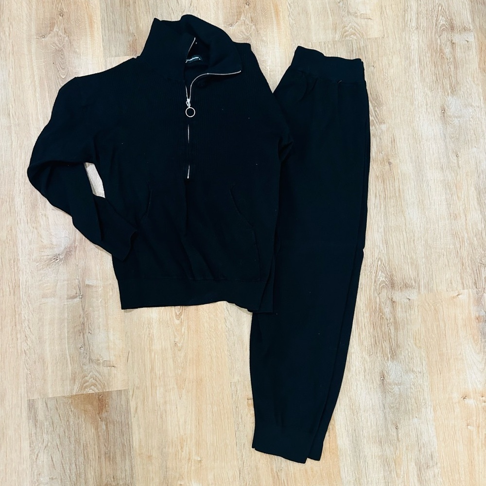 Elegant Black Women's Sweater Jogger Set - Picture 2 of 4